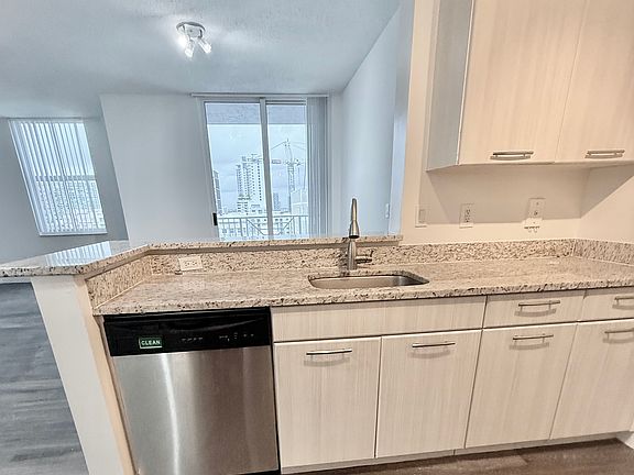 4th image of 255 Evernia St APT 917