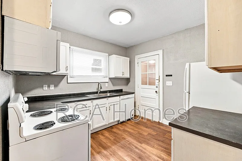 3 bed, 2.0 bath, 1400 sqft, $1,500 — Photo 4