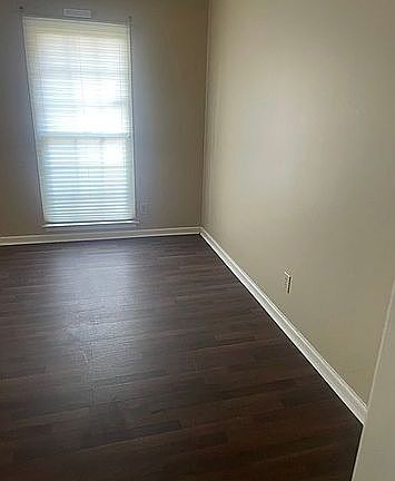 2nd image of 2091 Kingsbury Dr
