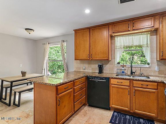4th image of 2036 WOODLEIGH Drive W