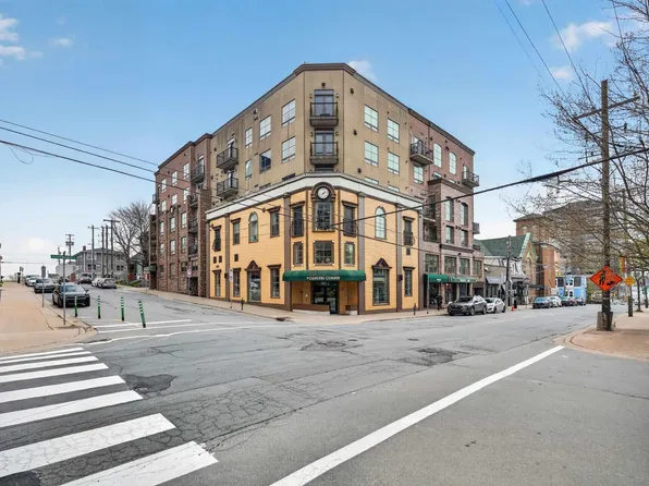 70 Ochterloney St #503, Halifax, NS B2Y 1C2