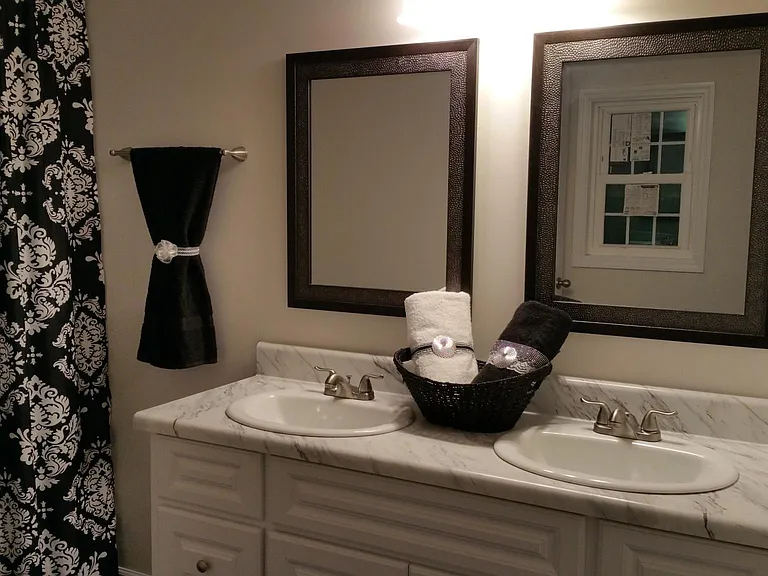 Nice bathroom