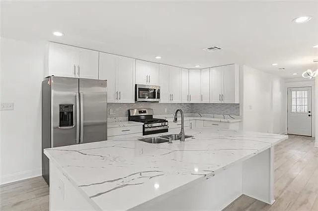 3 bed, 2.0 bath, 1590 sqft, $2,100 — Photo 4