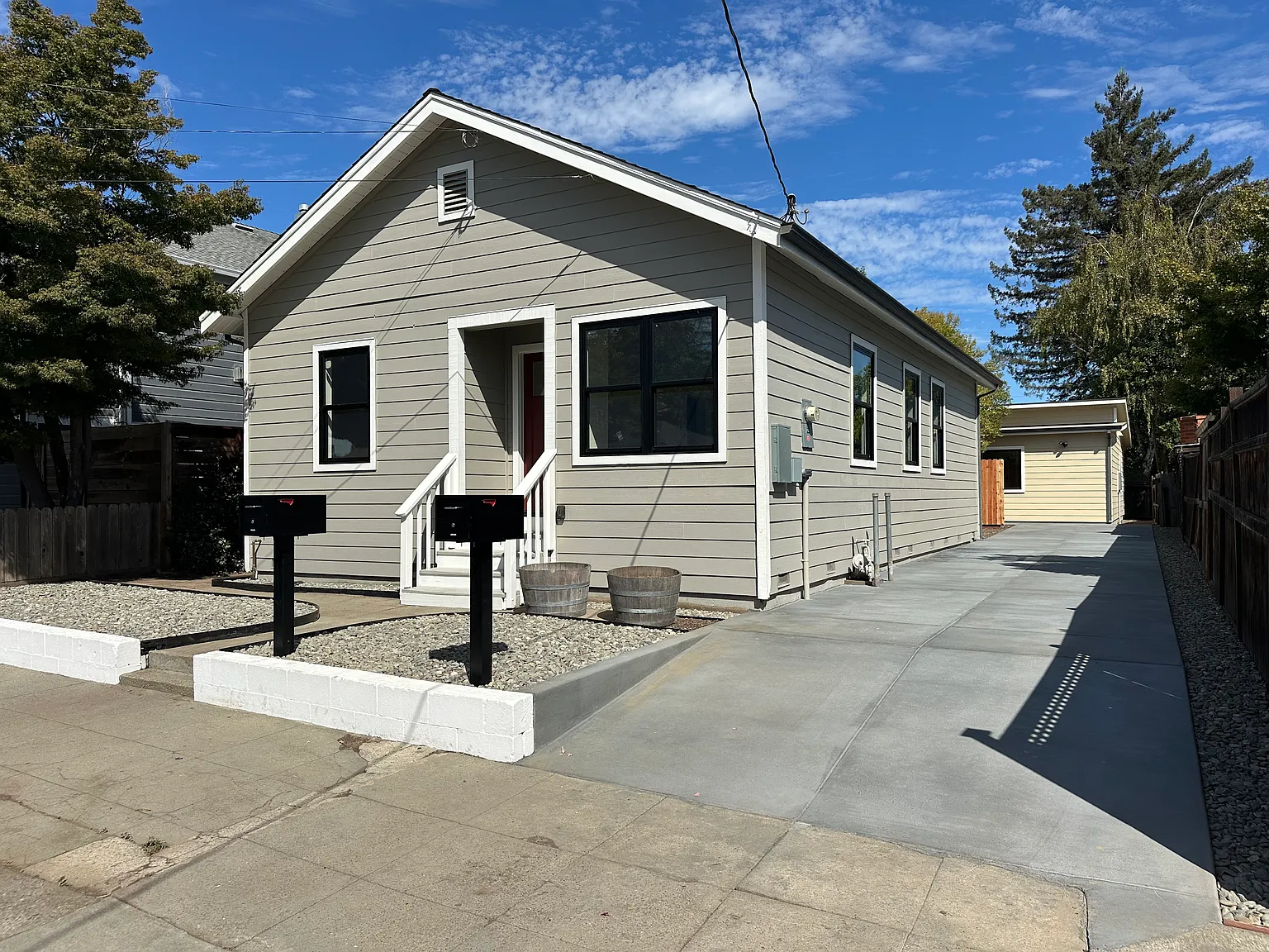2 bed, 1000 sqft, $3,400 — Photo 2