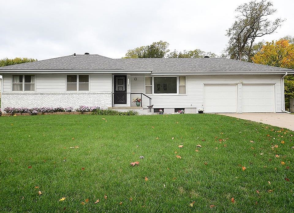 1st image of 2040 N 94th St