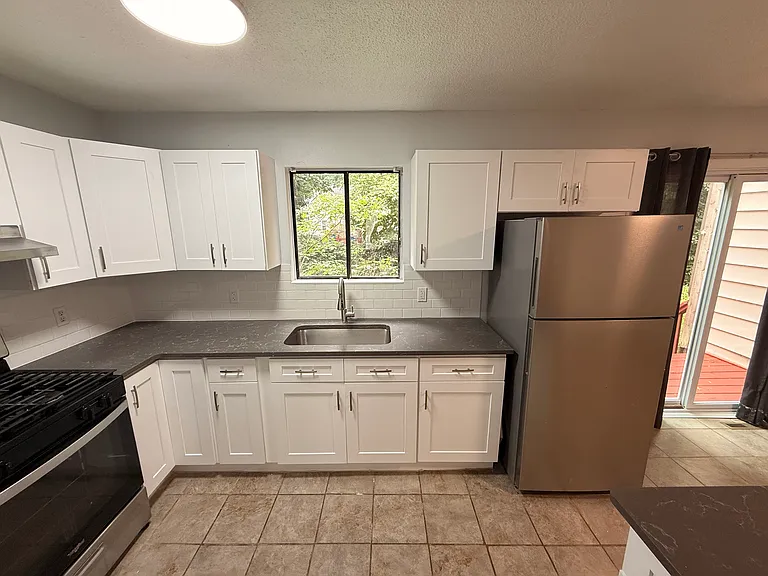 101 Hazel St #B7 — Photo 4