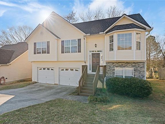 2nd image of 517 Hillcrest Cross Rd