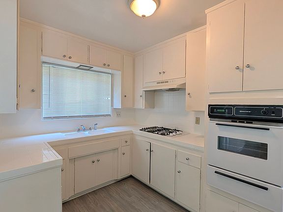 4th image of 600 Evergreen St #2