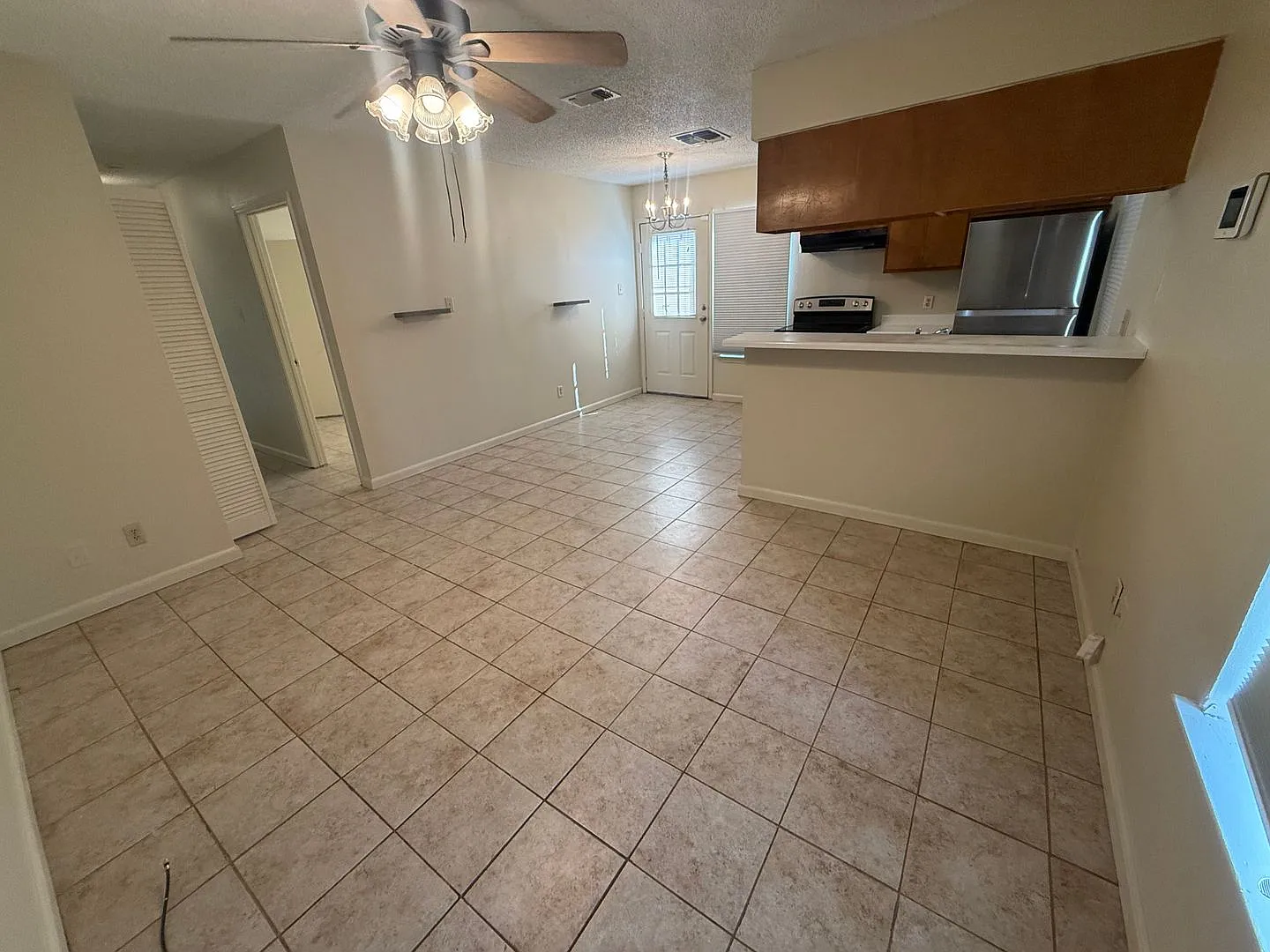 Urgent: Spacious 2-Bedroom Home For $1,095 Section 8 & Pets Welcome! — Photo 3