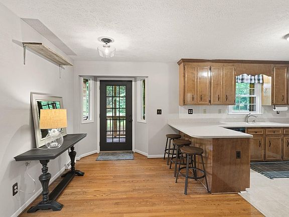 5th image of 624 Lake Vista Dr