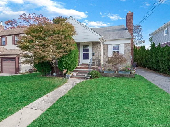 58 Chestnut Street, Lynbrook, NY 11563