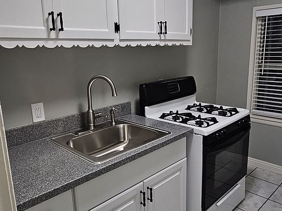 4th image of 5723 Loveland St