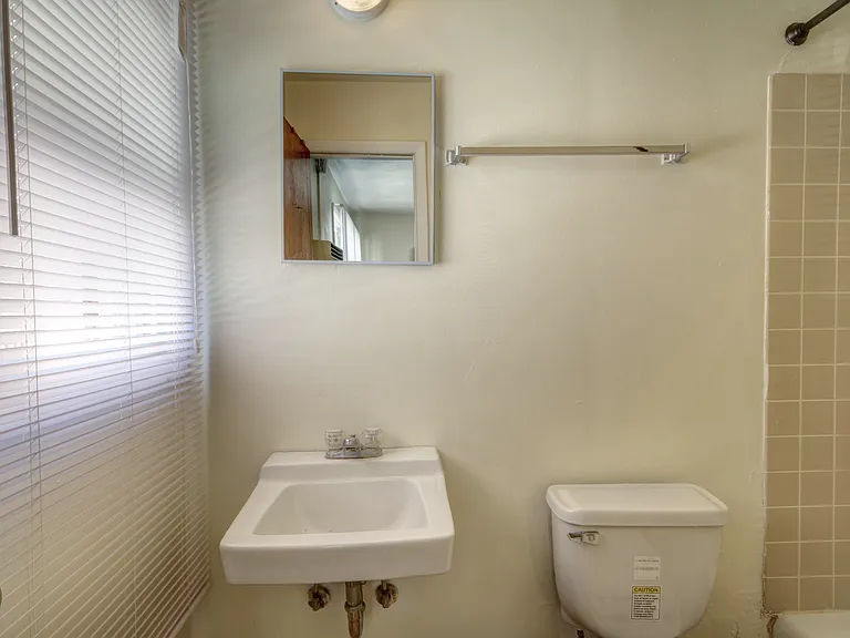 311 E White St #10 — Photo 3