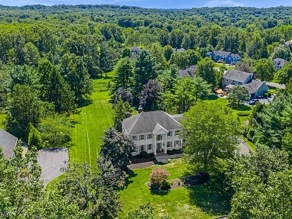 2nd image of 120 Woods End Dr
