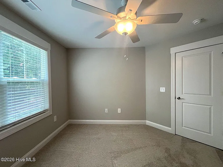 404 Endicott Ct — Photo 41