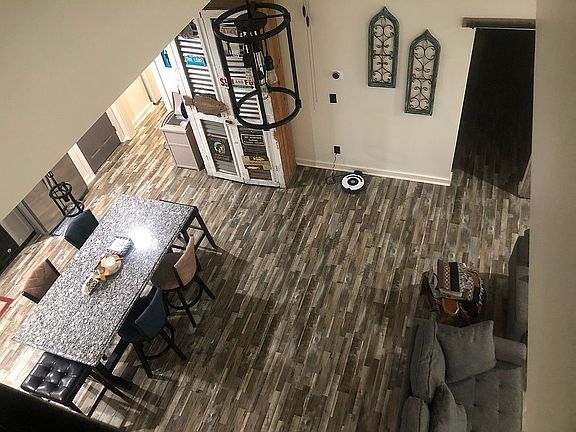 4th image of 301 Sun Dr