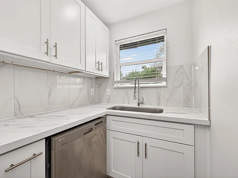 6615 W Montgomery Rd — Photo 12