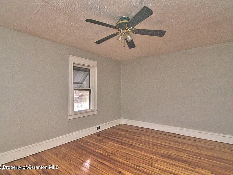 34 Simon Block Ave — Photo 10