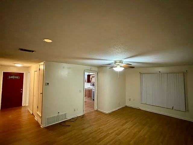 560 Coppitt Dr E — Photo 8