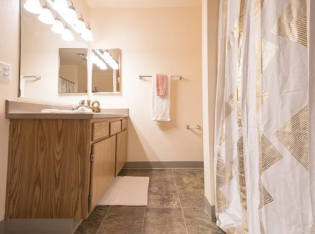 Red Rose Manor — Photo 11