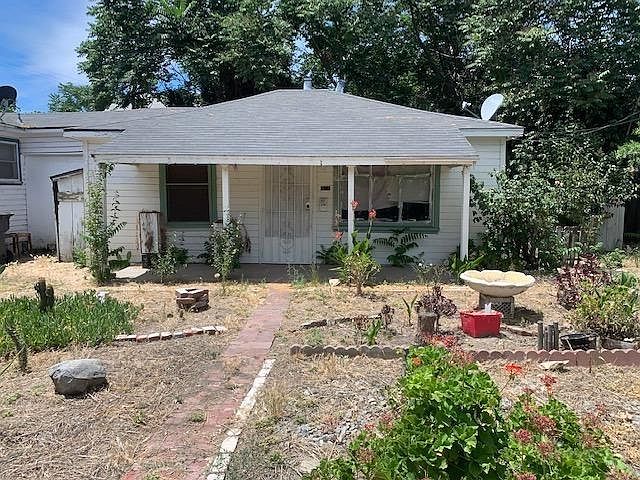 2nd image of 815 King Ave