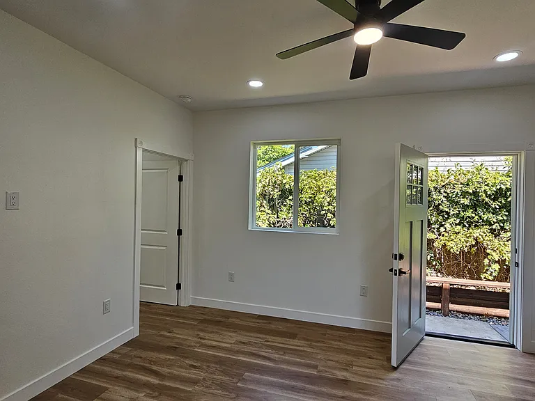 101 Randall Ave #B — Photo 9