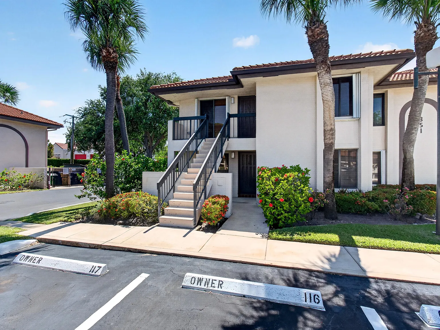 351 Club Cir — Photo 1