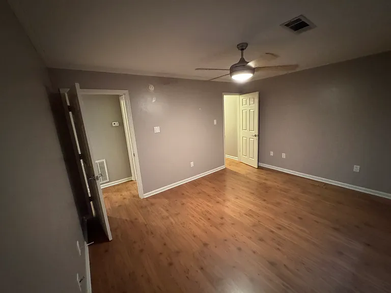 557 Versailles Blvd — Photo 7