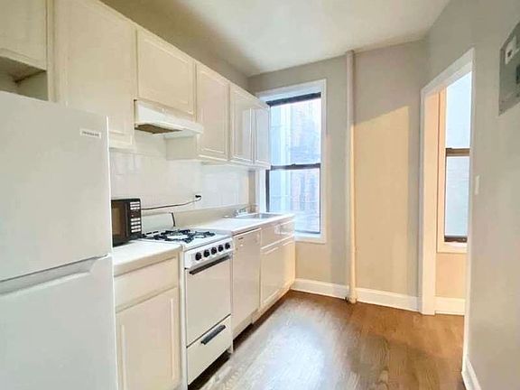 2nd image of 326 E 78th St #28A