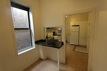 Rented by Robyn Lee, LREB