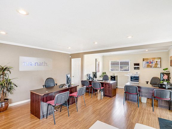 4th image of 5601 N Paramount Blvd #604