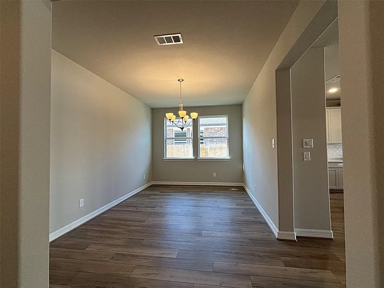 2913 Cliff Ridge Ln — Photo 12