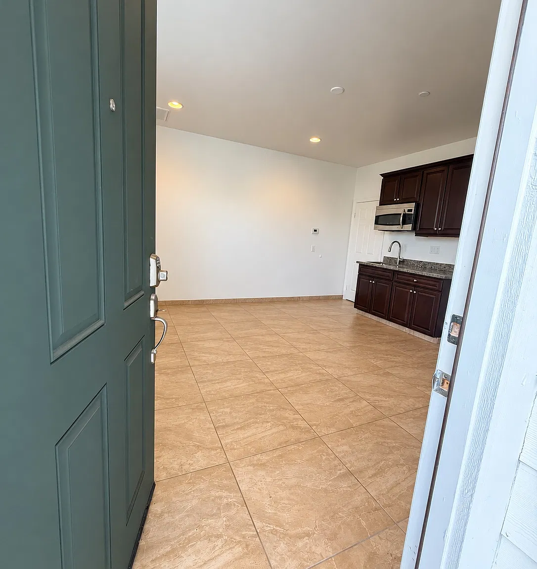 Satterfield Way, Chino — Photo 4