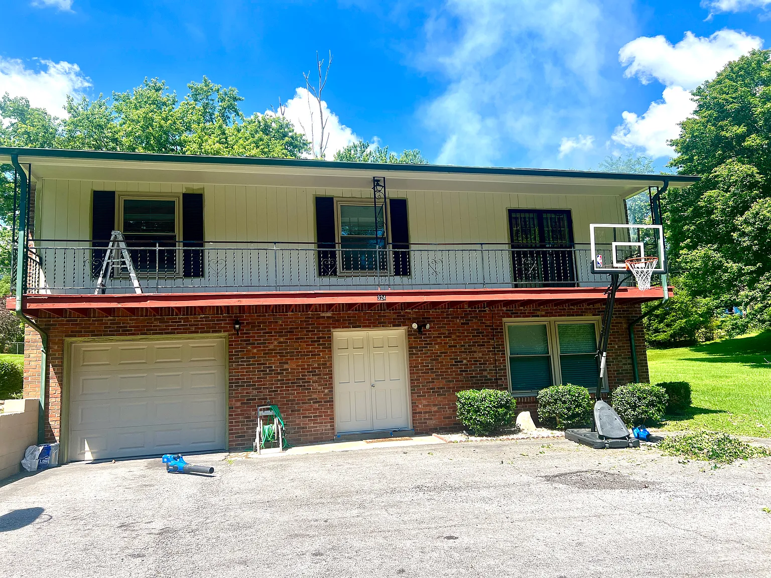 324 Old Dunbar Cave Rd — Photo 1