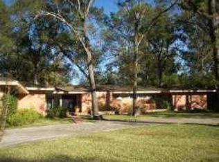 1610 Shady Oaks Dr, Conroe, TX 77301