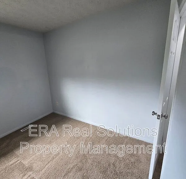 1718 Carstare Dr — Photo 11