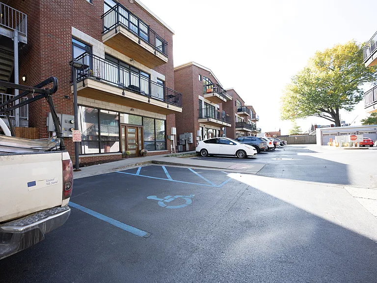 275 S Limestone St #240 — Photo 21