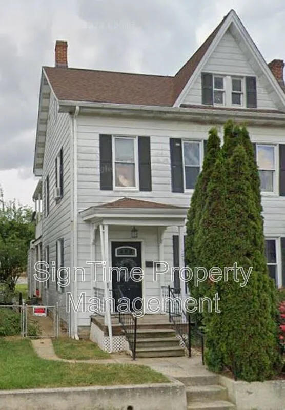 3 bed, 1.0 bath, 1162 sqft, $1,450 — Photo 1