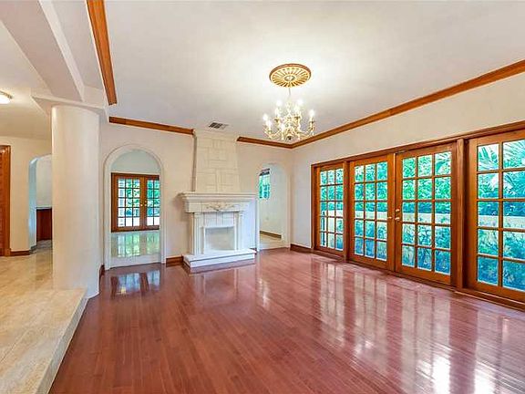 4th image of 1130 Alhambra Cir
