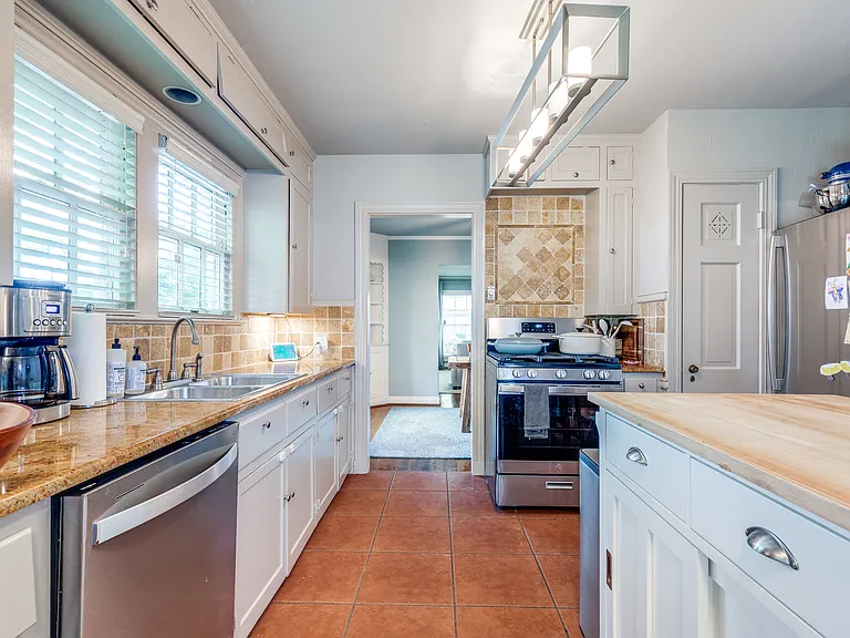 6006 Penrose Ave — Photo 16