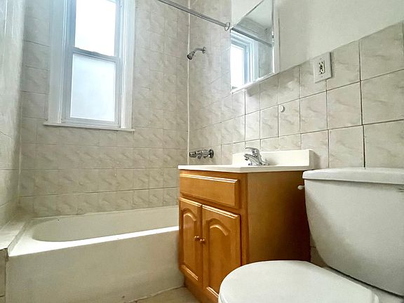 4th image of 2118 Lafayette Ave APT 1