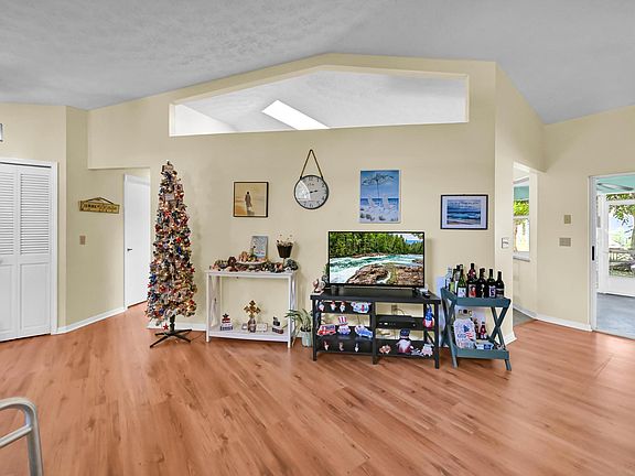 2nd image of 2265 SE Carnation Avenue