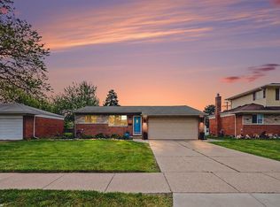 8124 Independence Dr, Sterling Heights, MI 48313