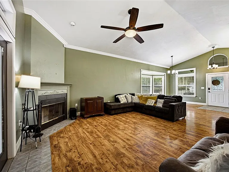 11516 NW 16th Pl — Photo 9
