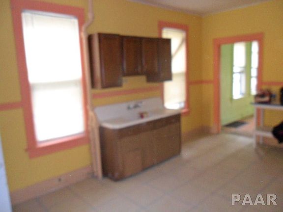 5th image of 2713 W Garden St