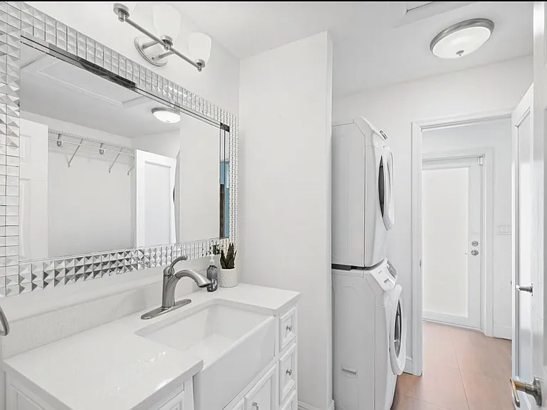 5921 SW 17th Ct — Photo 27