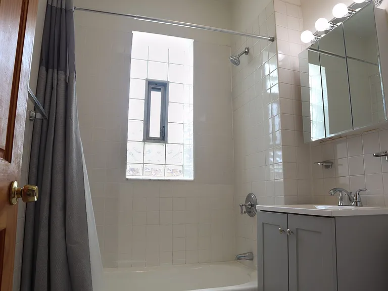 846 S Loomis St — Photo 36