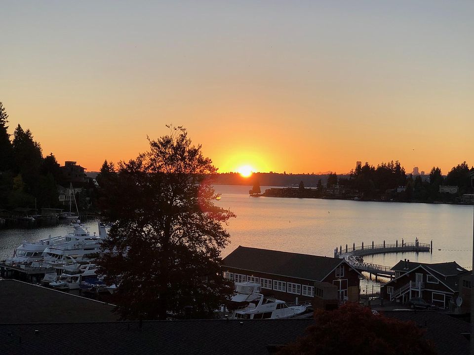 Stunning sunset views of Meydenbauer Bay!