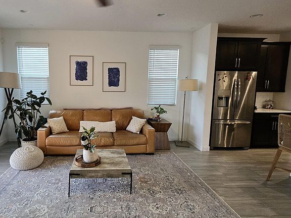 3rd image of 1629 W BUIST Avenue