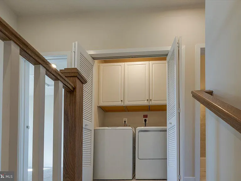 9390 Tanfield Dr — Photo 30
